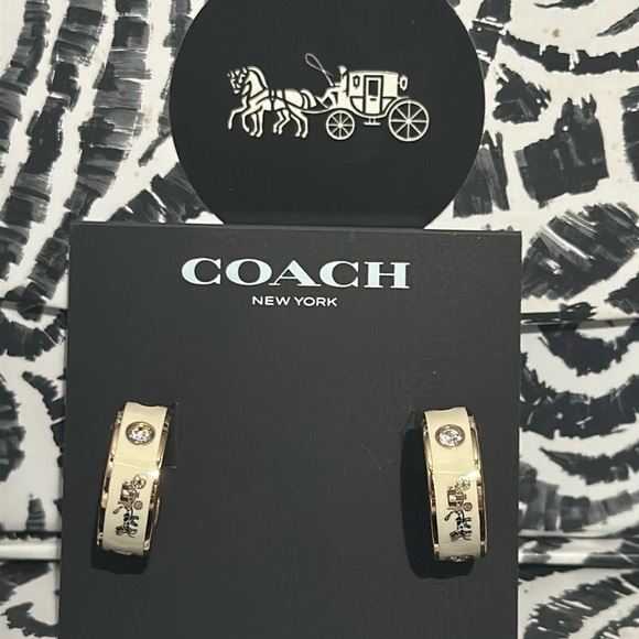 Coach gold and chalk horse and carriage earrings with hearts and flowers and gem - Picture 1 of 5